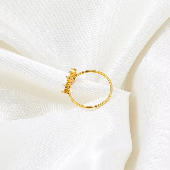 Size 7 | 18K Gold Plated Cubic Zirconia Crown Ring - Picture 4 of 9